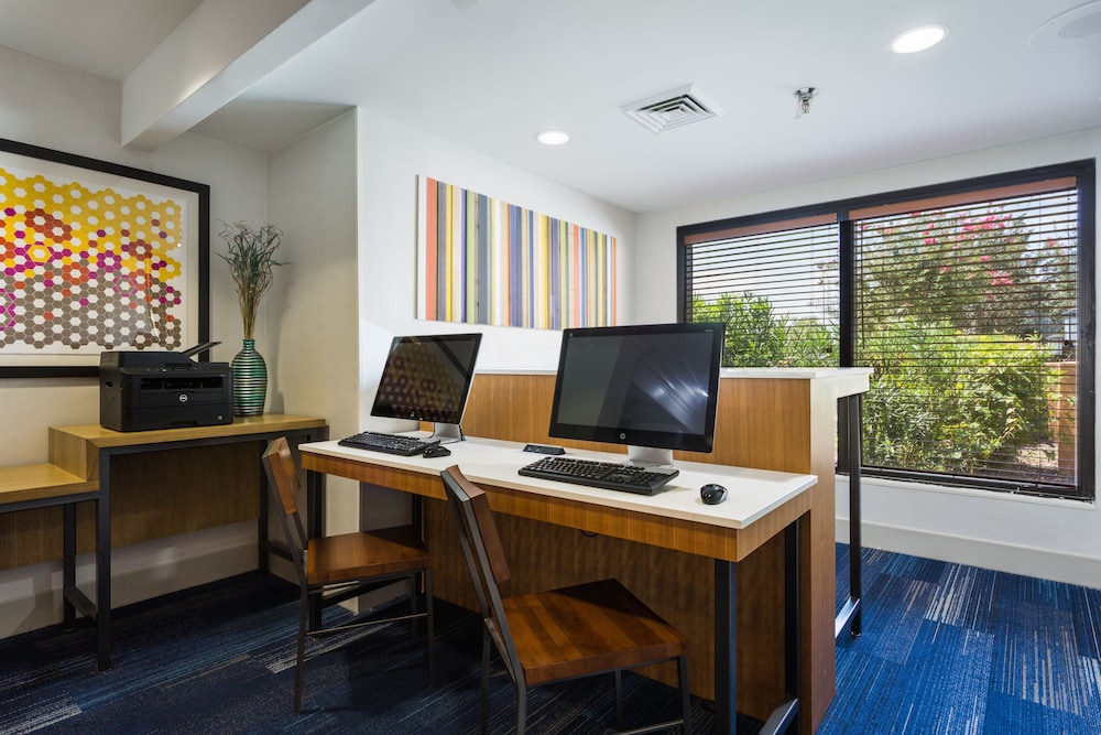 Holiday Inn Express Hotel & Suites Wilmington University Ctr by IHG - photo 30