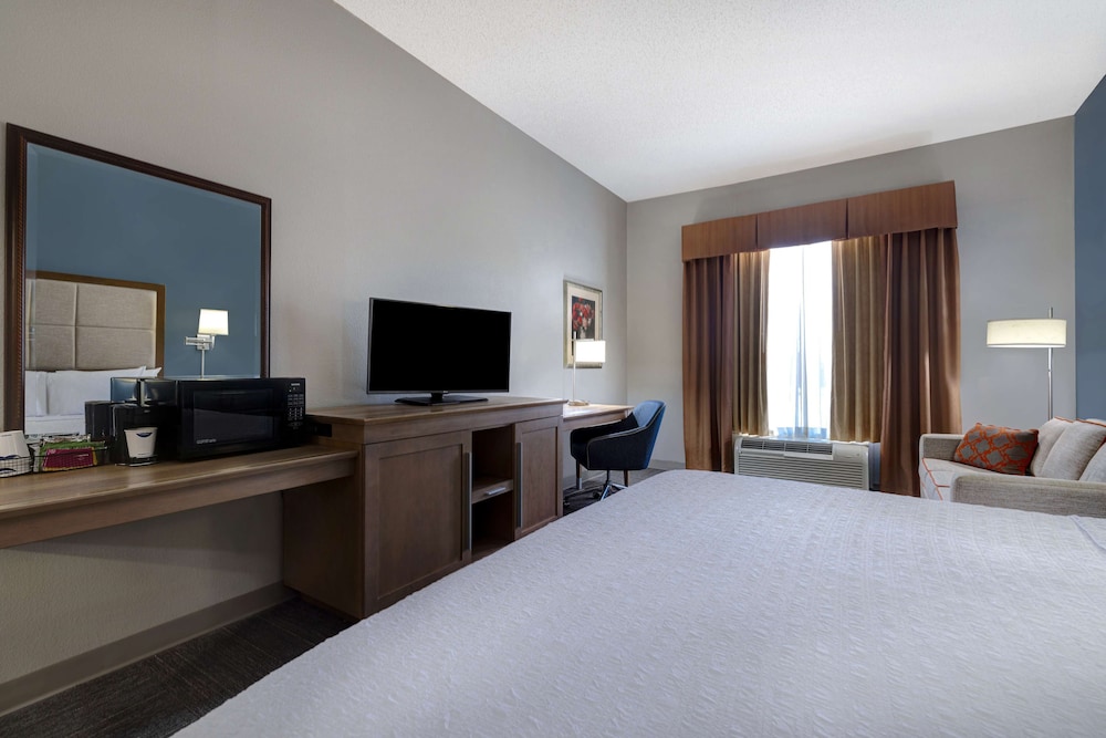 Hampton Inn Victoria - photo 16