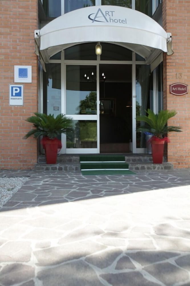 Art Hotel — hotel in Mirano
