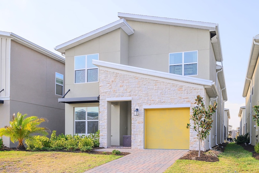 Bright & Airy 5BR Resort Home with Pool - photo 32