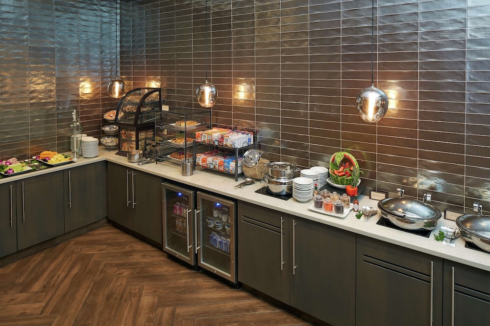 Hilton Cincinnati Airport - photo 32
