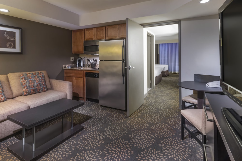 Holiday Inn & Suites Phoenix Airport North by IHG - photo 7