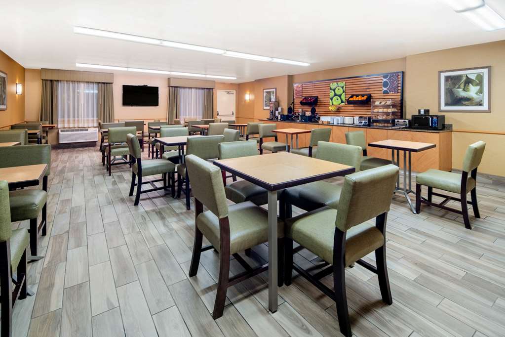 La Quinta Inn & Suites by Wyndham Irvine Spectrum - photo 33