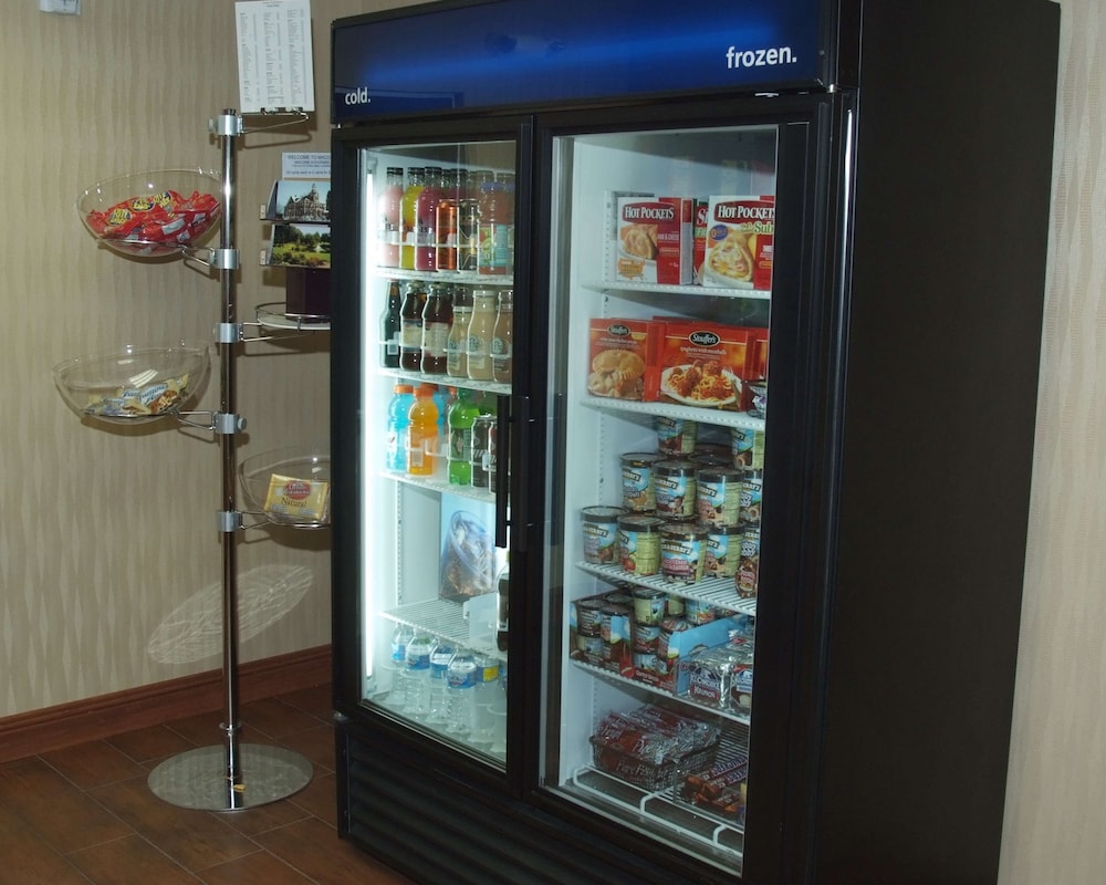 Hampton Inn Macomb - photo 44