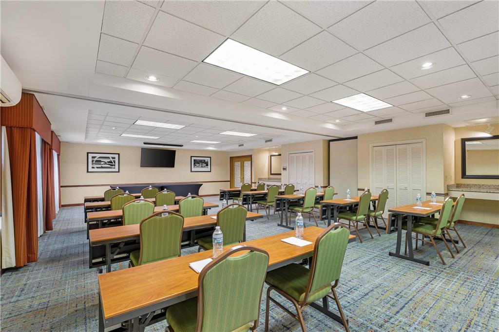 Country Inn & Suites by Radisson Des Moines West IA - photo 35