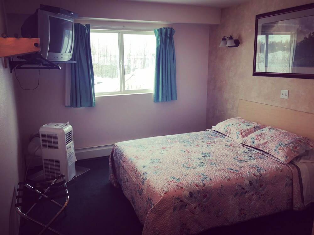 Windbreak Hotel - photo 6