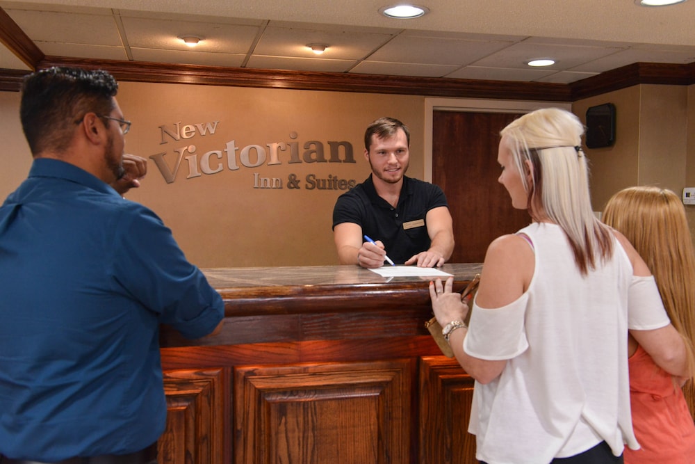 New Victorian Inn & Suites - photo 4