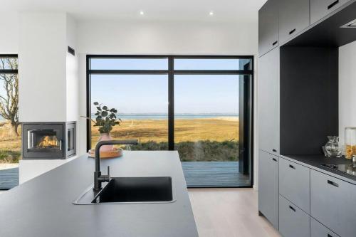 Simple Elegance And Panoramic Sea View At Kulhuse — hotel in Jaegerspris
