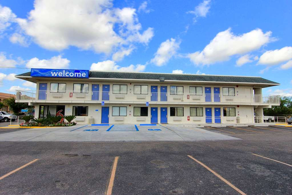 Motel 6 Kingsville TX - featured photo