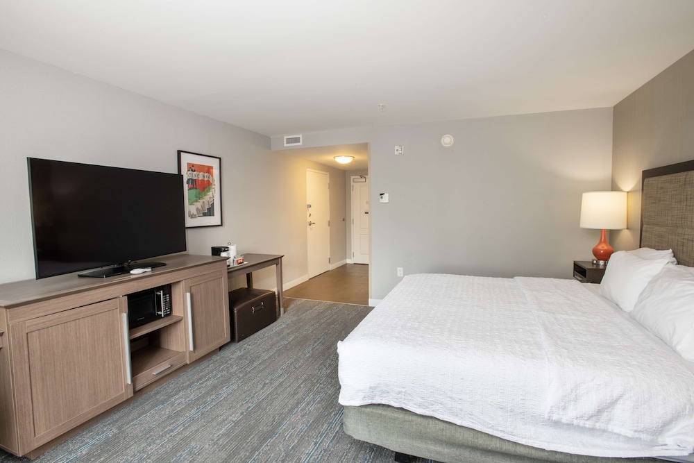 Hampton Inn & Suites Cincinnati Kenwood - photo 10