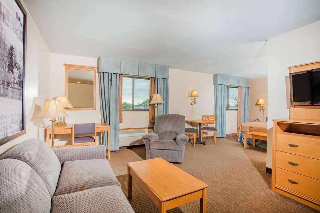 Super 8 by Wyndham Monroe WI - photo 16