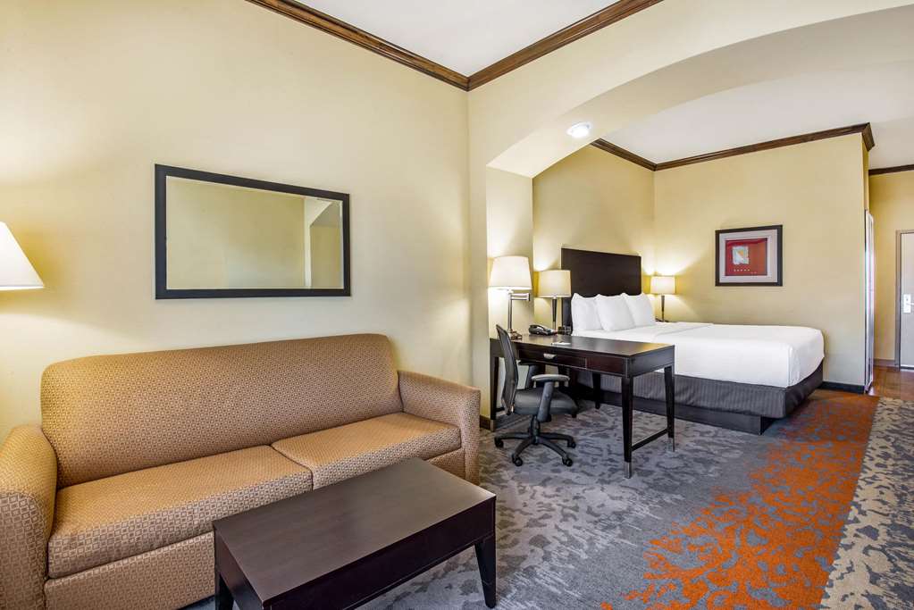 La Quinta Inn & Suites by Wyndham Eastland - photo 30