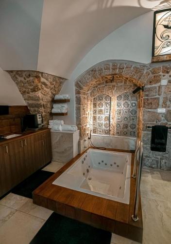 Templars suite — 4-Star Luxury Hotel in Acre, Israel