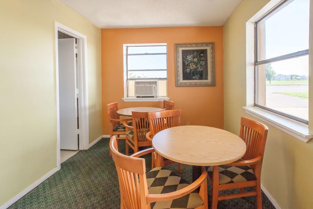 Knights Inn Anadarko - photo 12