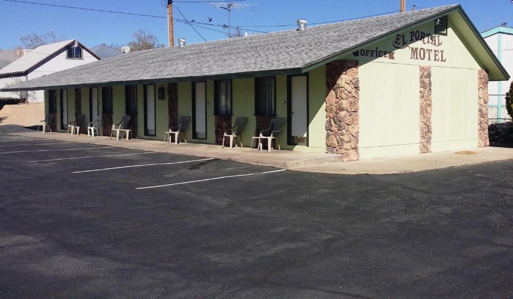 El Portal Motel - photo 14