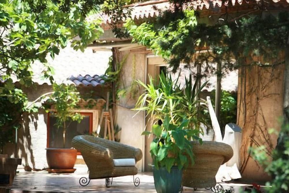Mas de l'Ermitage — 4-Star Luxury Hotel in Lattes, France