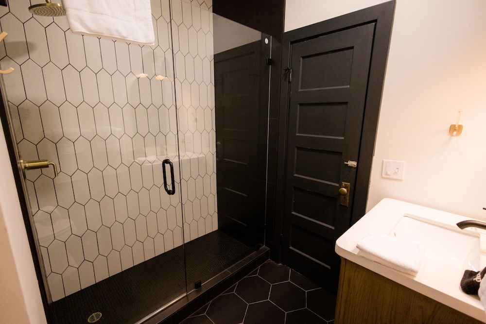 Speakeasy Suites - photo 40
