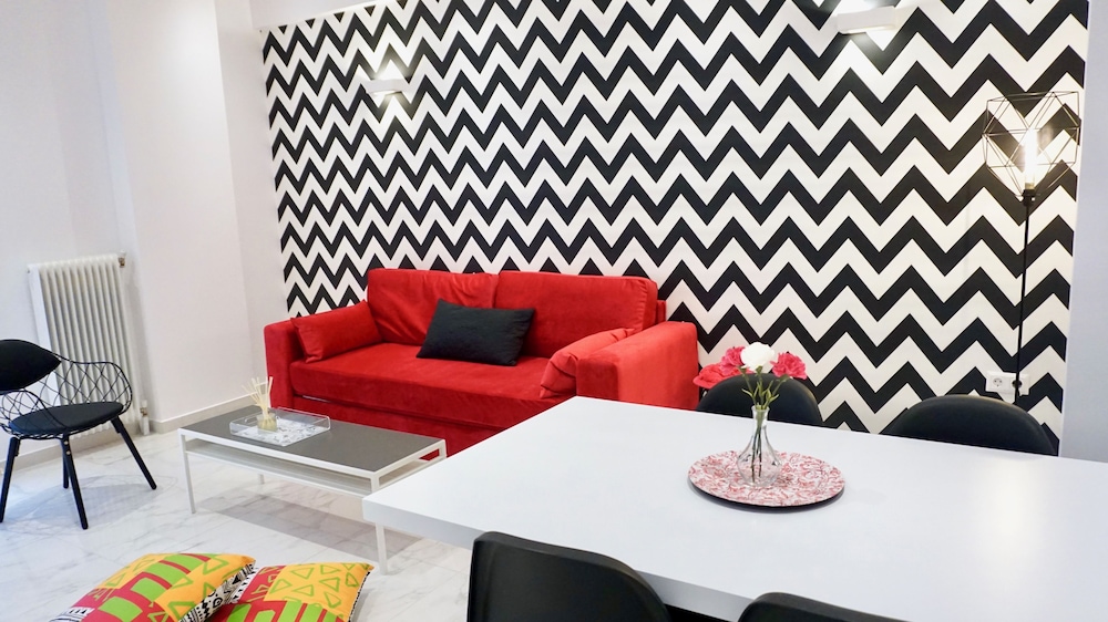 Eclectic Design Apt in Athens near Metro — 4-Star Luxury Hotel in Athens, Greece