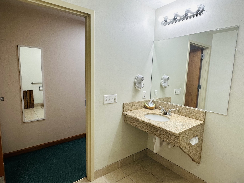 Timberland Inn & Suites - photo 80