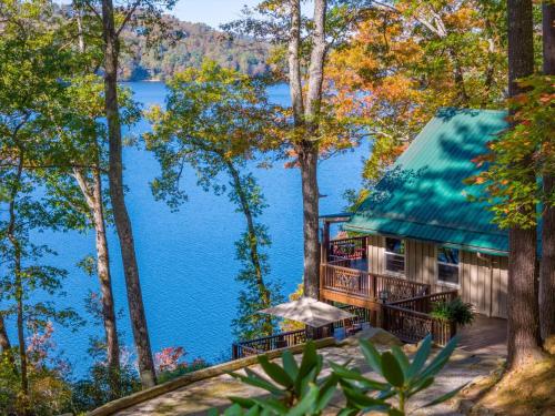Secluded Lake Glenville Compound Prime Lake View 3 bedrooms — hotel in Glenville