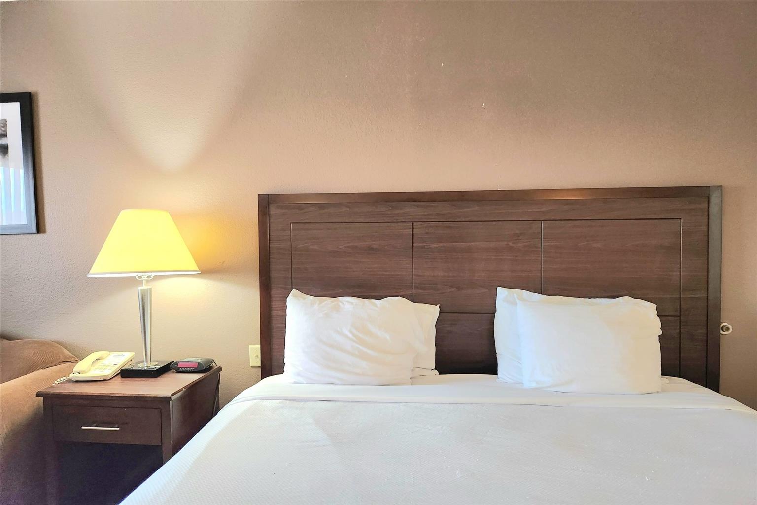 Days Inn by Wyndham Navasota - photo 16