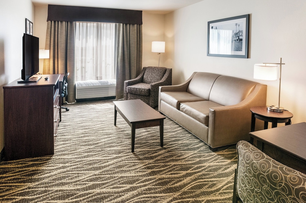 Cobblestone Hotel & Suites Appleton International Airport - photo 10