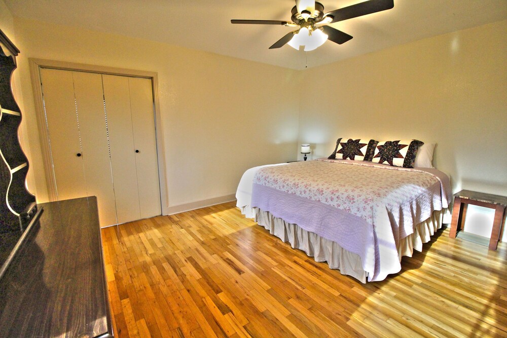Peach Tree Inn & Suites - photo 52