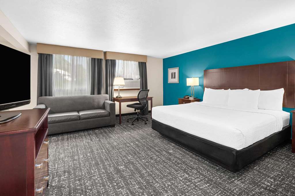 La Quinta Inn & Suites by Wyndham Portland NW - photo 13