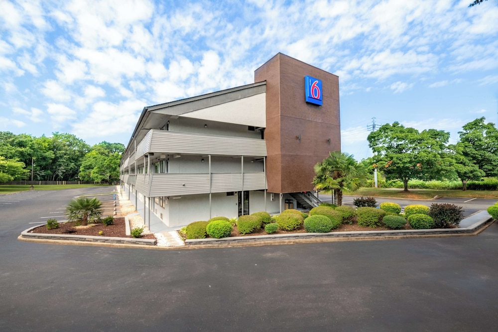 Motel 6 Charlotte NC Coliseum - featured photo