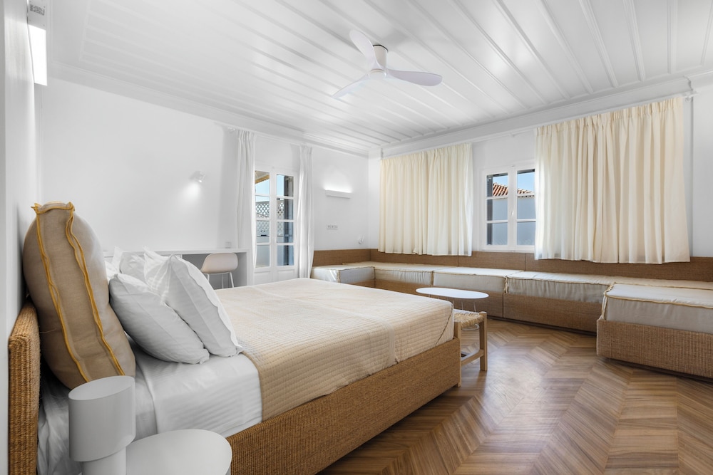 Niriides Guesthouse — 4-Star Luxury Hotel in Spetses, Greece