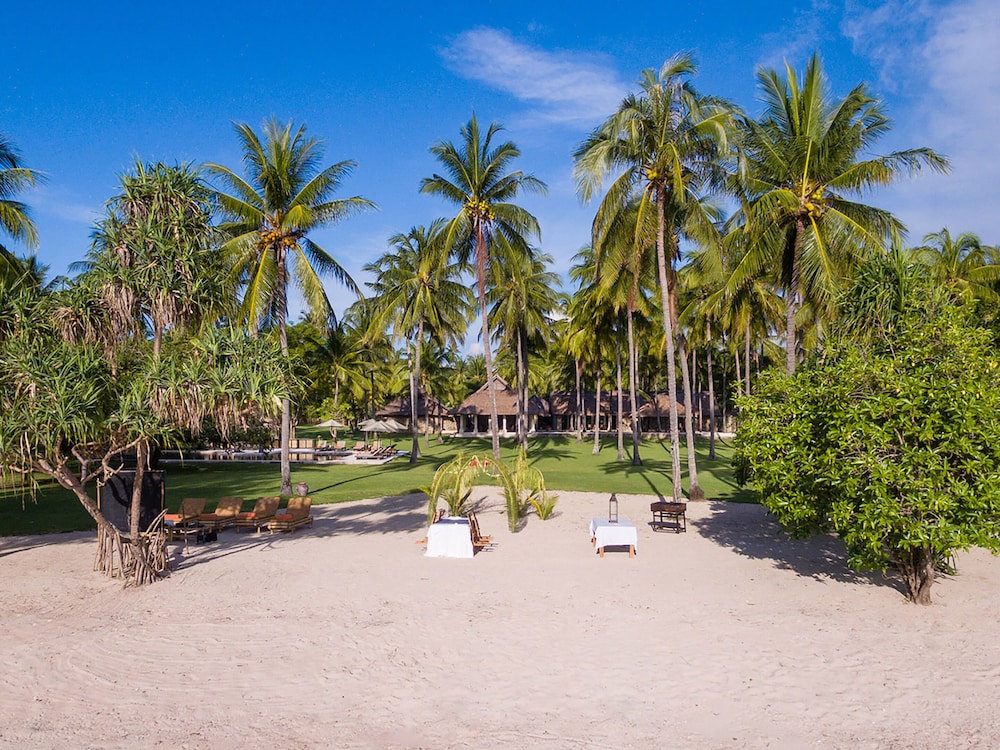 Sira Beach House — 4-Star Luxury Hotel in Tanjung, Indonesia