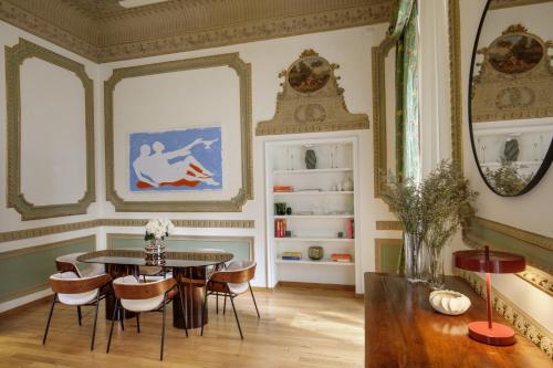 Domus Regia Luxury Experience — 4-Star Luxury Hotel in Rome, Italy