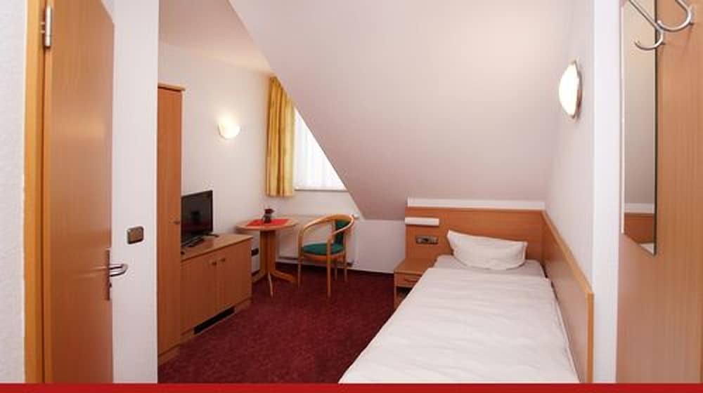 Hotel & Restaurant zur Linde — Leuna — photo 4