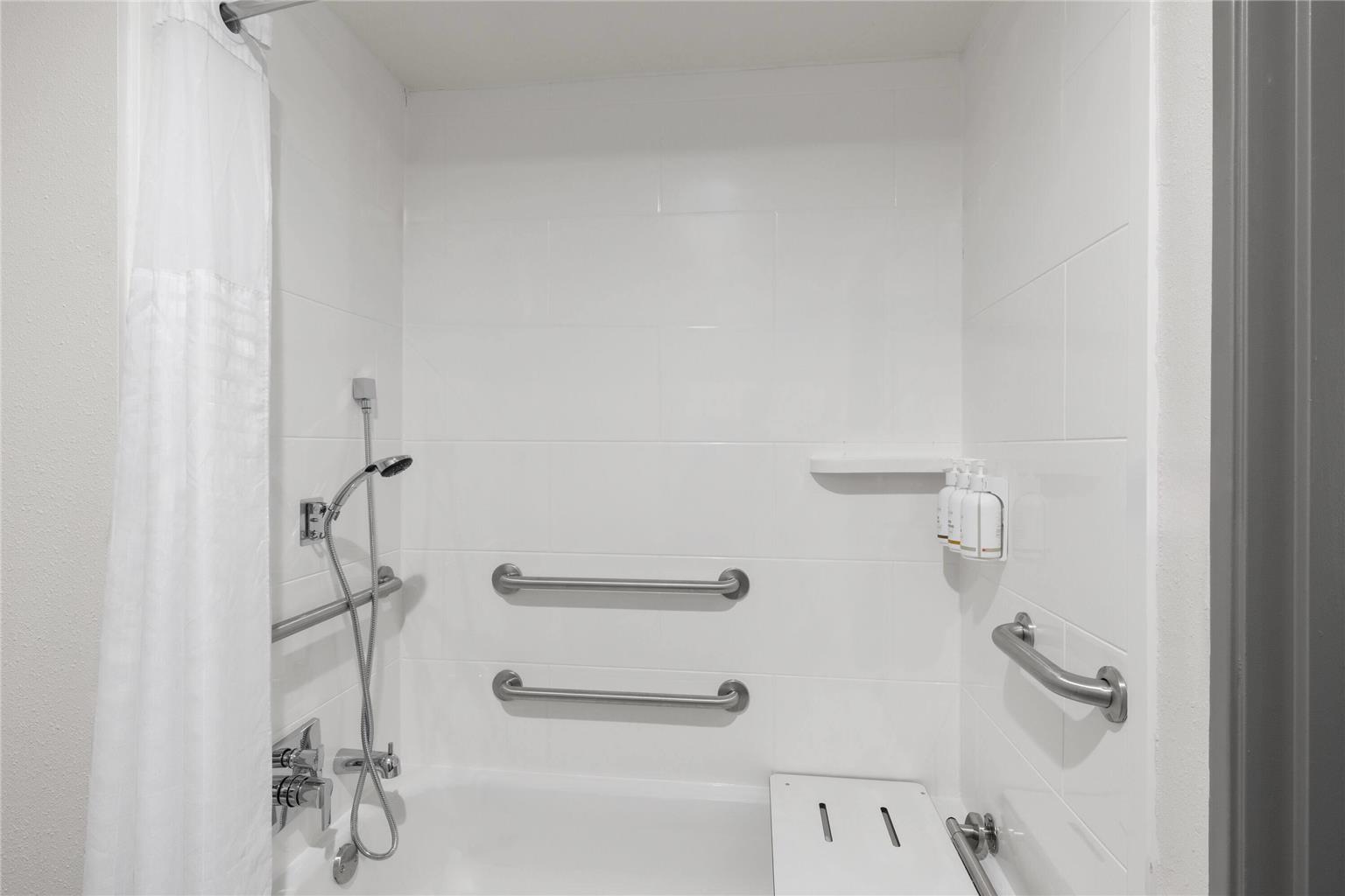 La Quinta Inn & Suites by Wyndham Atlanta Roswell - photo 14
