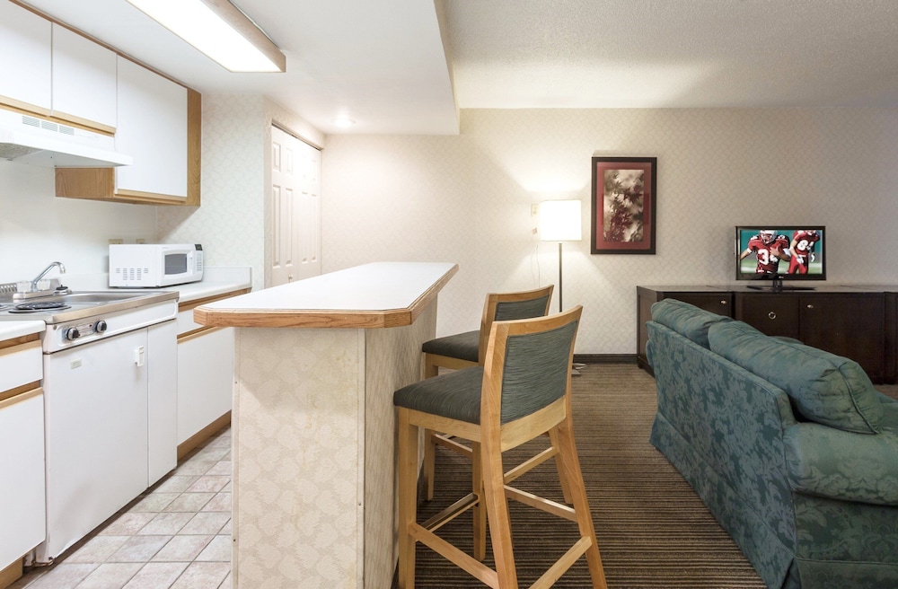 Red Roof Inn & Suites DeKalb - photo 23