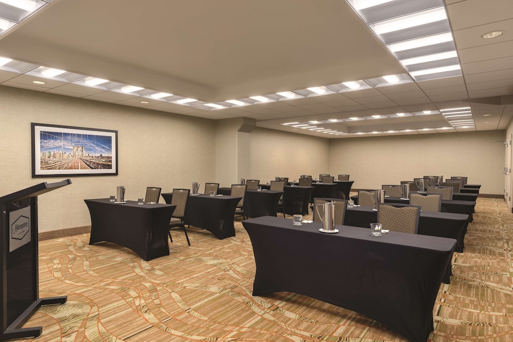 Hampton Inn New York LaGuardia Airport - photo 27