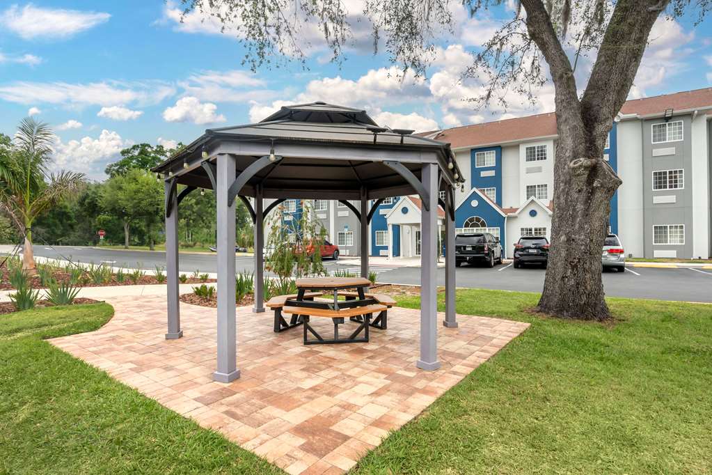 Microtel Inn & Suites by Wyndham Brooksville - photo 7