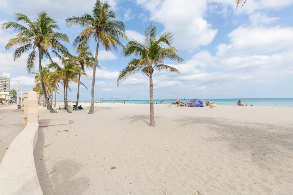 429 City View Hollywood Beach Resort - photo 9