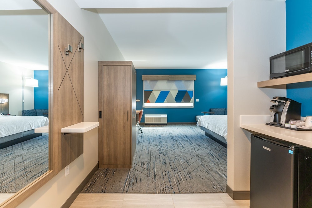 Holiday Inn Express & Suites Charlottesville by IHG - photo 33