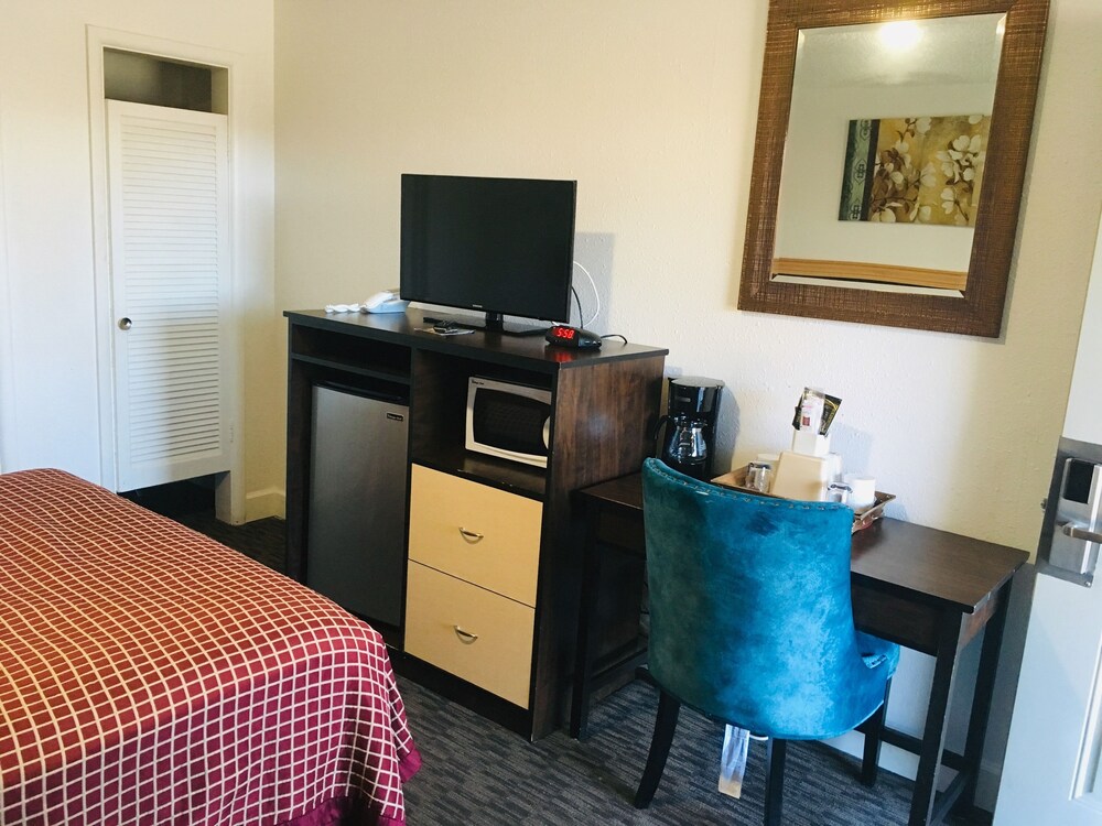 Old Mill and Suites - photo 6