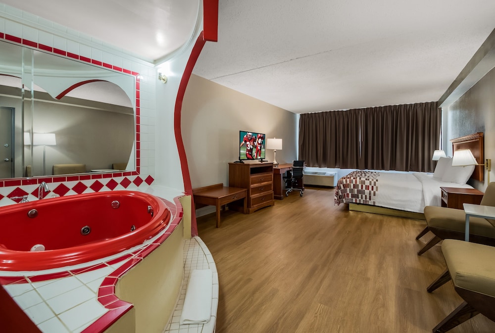 Red Roof Inn & Suites Newark University - photo 22