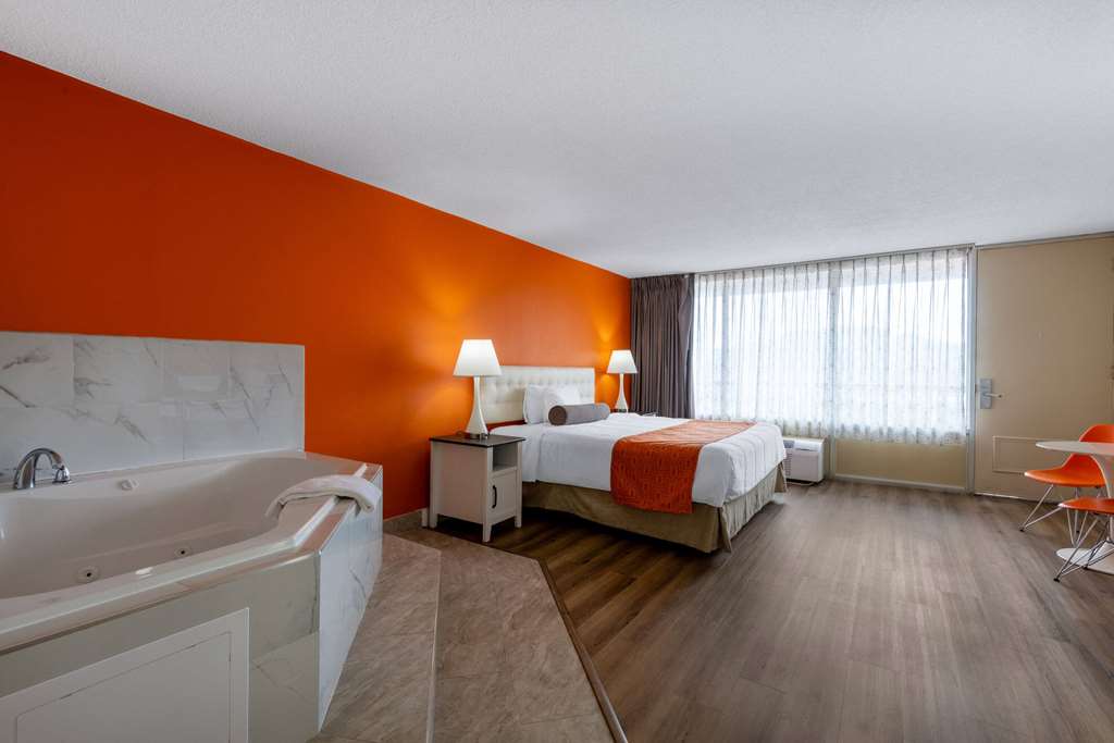 Howard Johnson Hotel & Conference Center by Wyndham Salem - photo 19