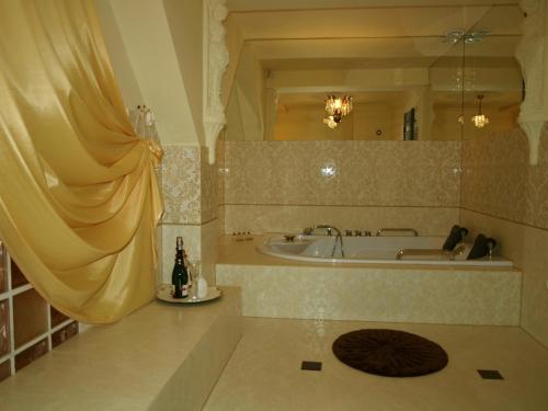 Hotel Wellness Dwór Dębowiec — hotel in Debowiec