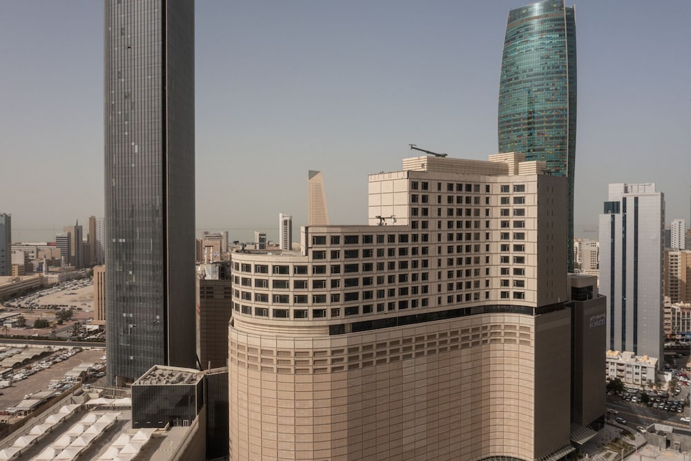 Marriott Executive Apartments Kuwait City — 5-Star Luxury Hotel in Kuwait City, Kuwait