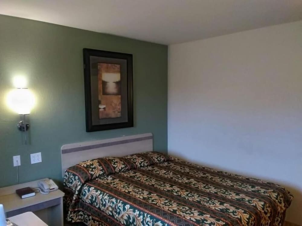 Red Carpet Inn Jeffersonville - photo 12