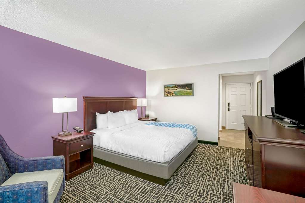 La Quinta Inn & Suites by Wyndham Cookeville - photo 18
