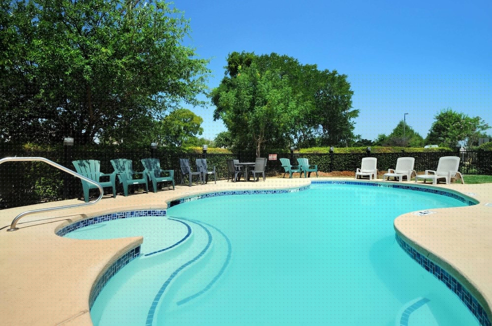 Travelodge by Wyndham Arlington Dallas Area - photo 19