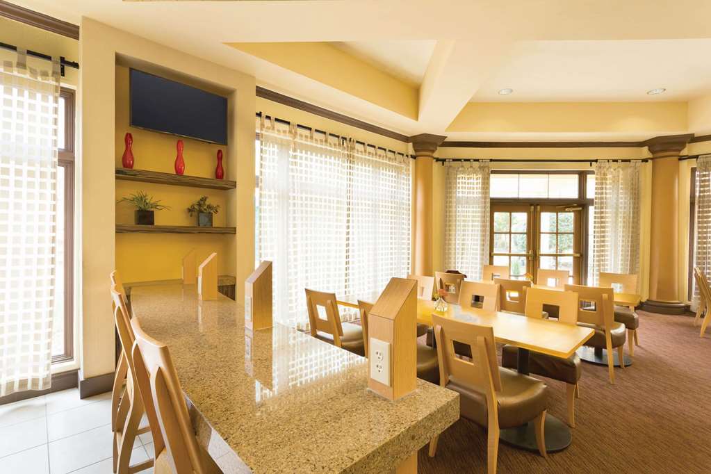 La Quinta Inn & Suites by Wyndham Raleigh Durham Southpoint - photo 40