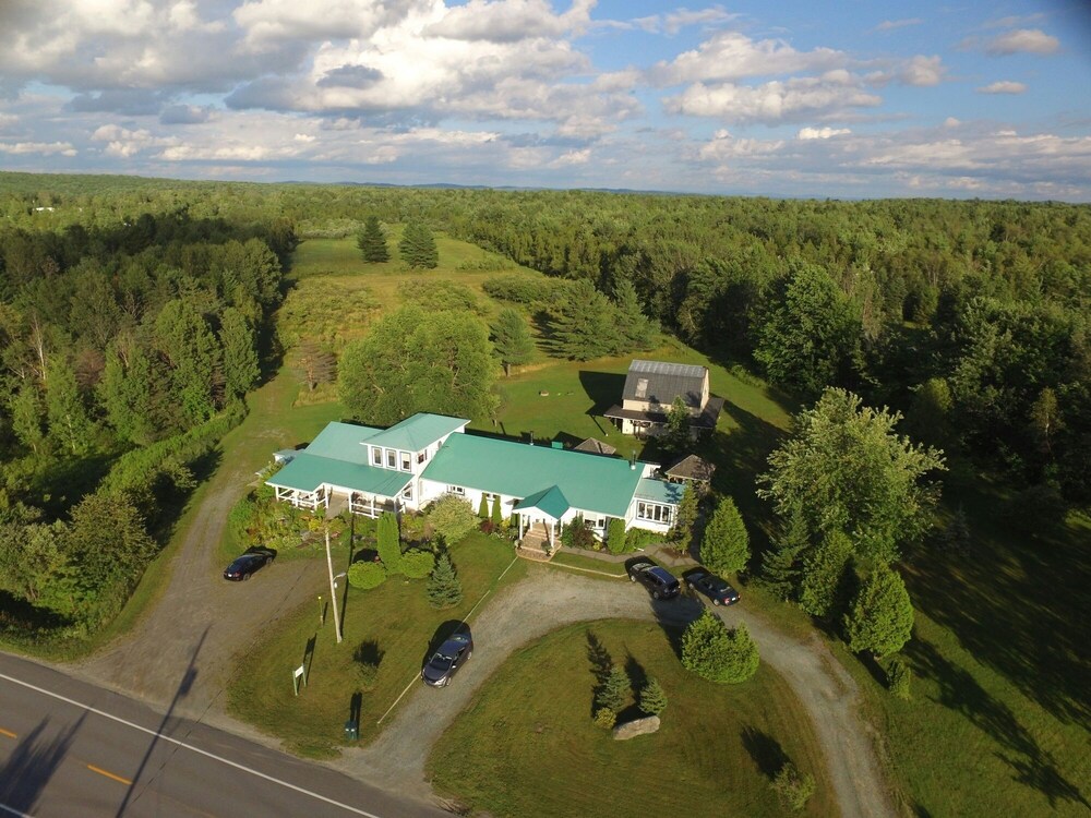 Gîte Du Domaine De La Pomme D’api in Magog, Canada