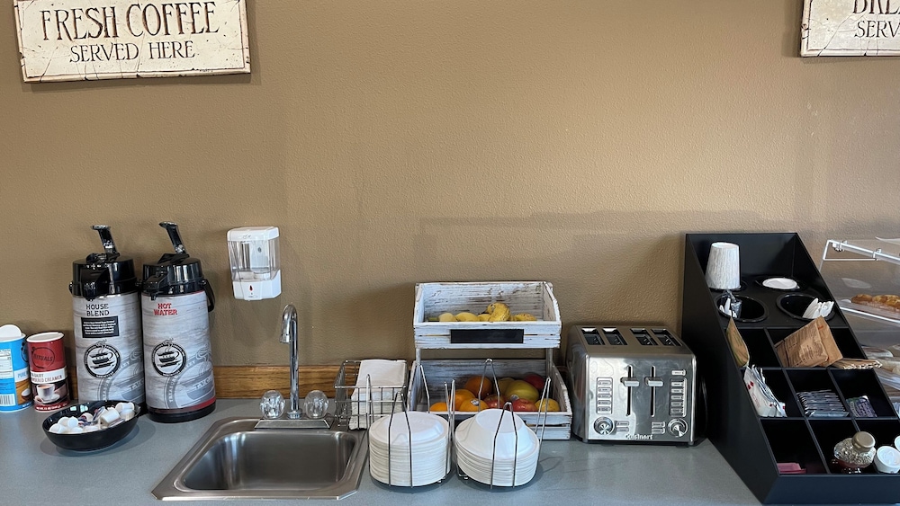 Morgan Inn And Suites - photo 18